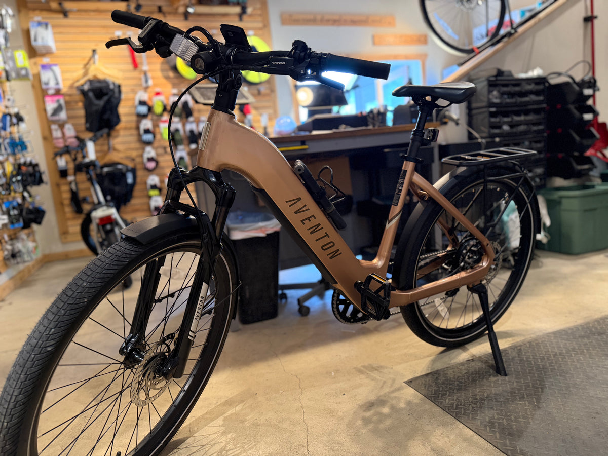 Pre-Owned Large Aventon Level 3 Step Through