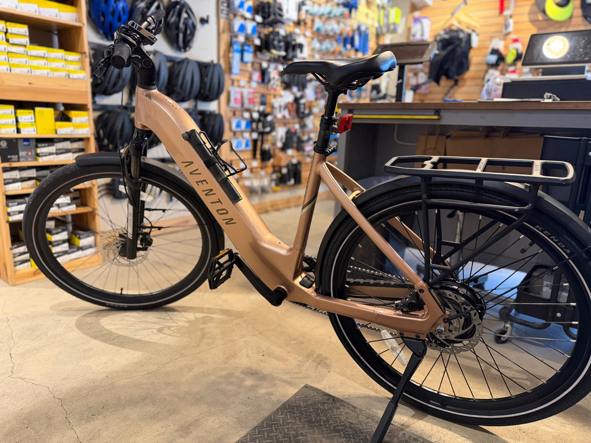 Pre-Owned Large Aventon Level 3 Step Through